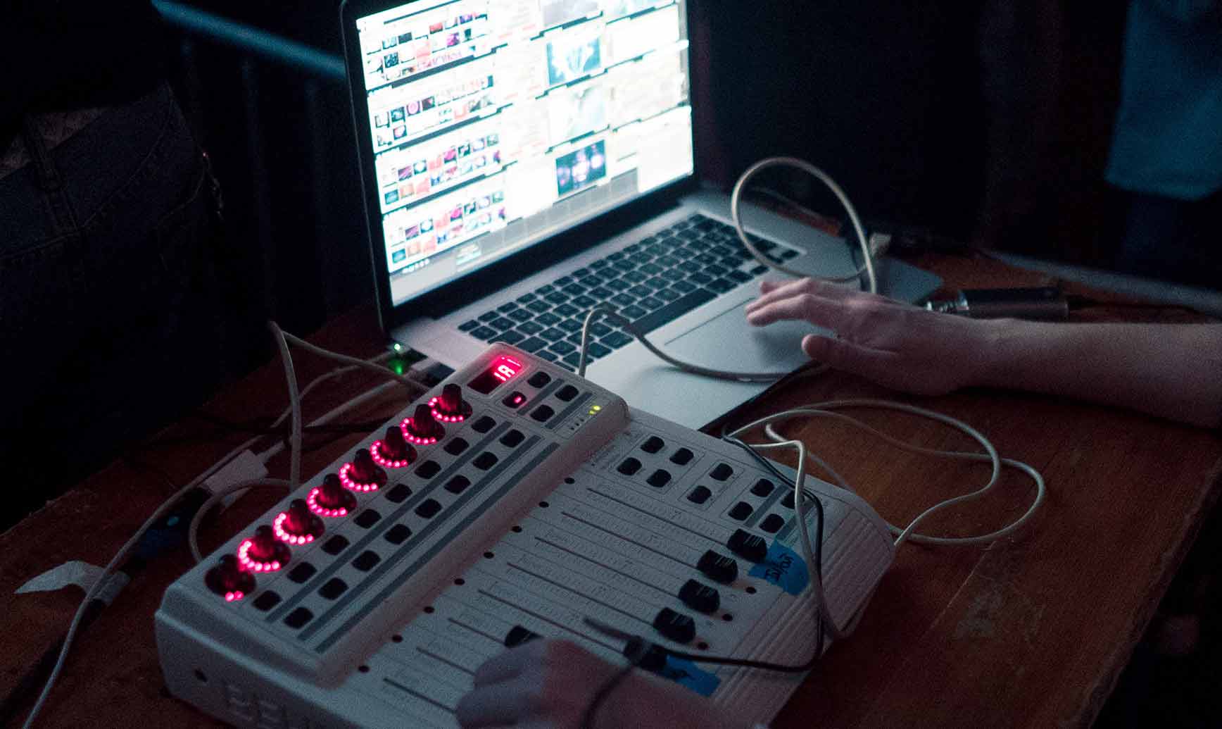 RETINENS VISUALS - videomapping - vjing
